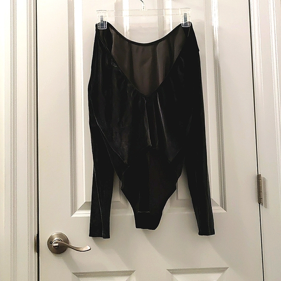 Victoria's Secretecret bodysuit size M - Picture 4 of 4